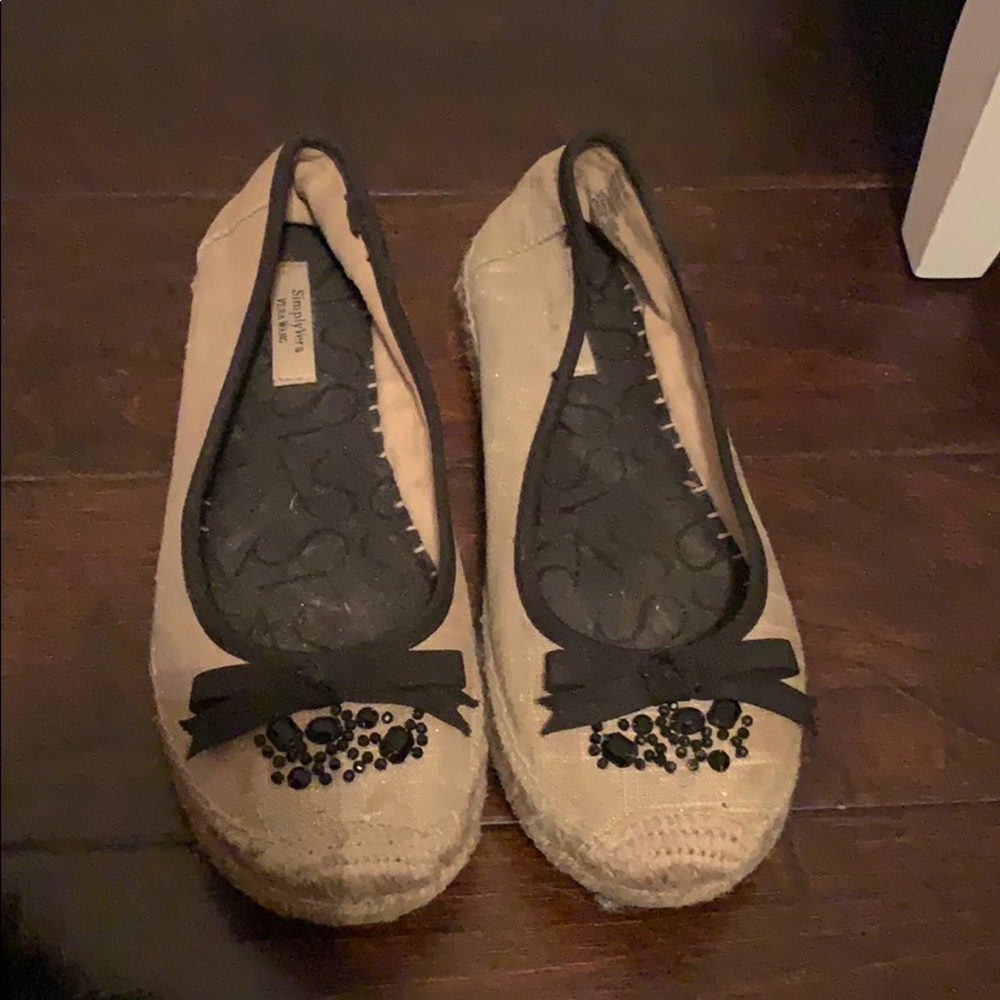 Vera wang flats. Black bow. Beaded embellishments